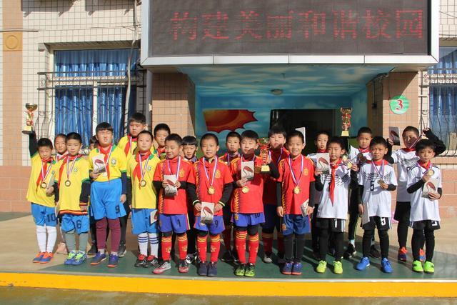 琼斯34+13+10新疆不敌深圳 沈梓捷12+8+5帽