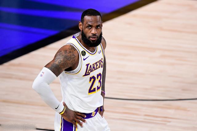 NBA新赛季正式揭幕 凯尔特人升起第18面冠军旗